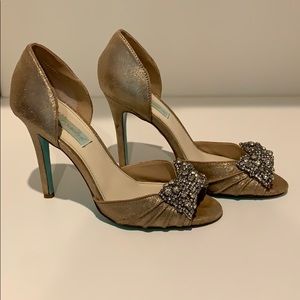 Blue by Betsey Johnson Women's Gown Pump